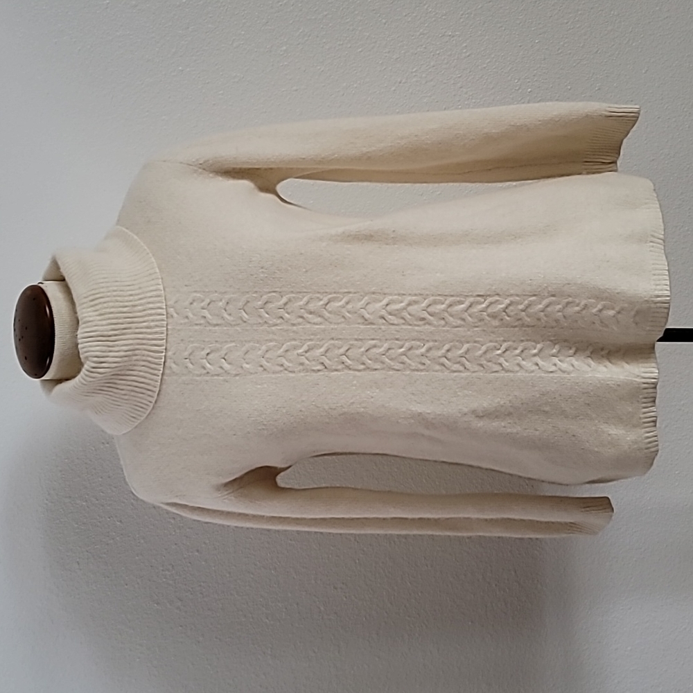 Ivory Cashmere turtleneck cable knit frot sweater size Medium Petite